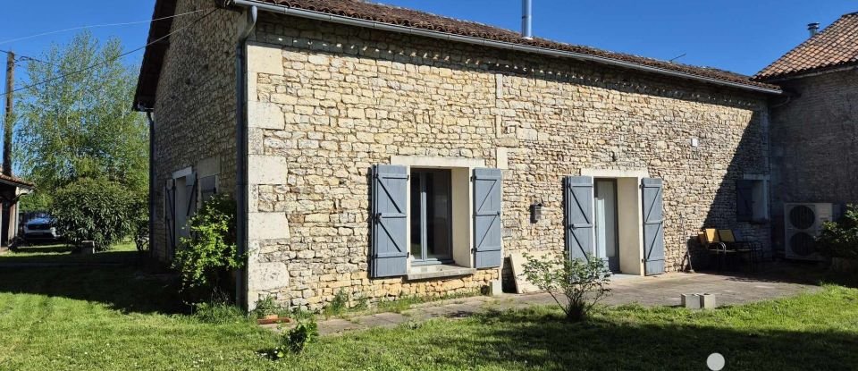 Maison de campagne 4 pièces de 166 m² à Saint-Macoux (86400)