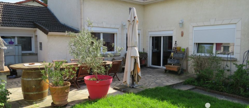 Traditional house 6 rooms of 113 m² in Neuilly-sur-Marne (93330)