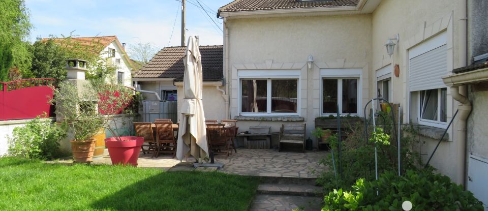 Traditional house 6 rooms of 113 m² in Neuilly-sur-Marne (93330)