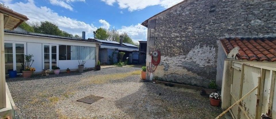 Maison 7 pièces de 168 m² à Salignac-sur-Charente (17800)