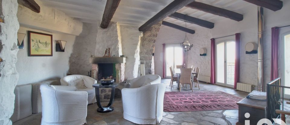 Village house 5 rooms of 147 m² in Évenos (83330)