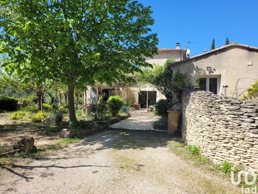 Maison 17 pièces de 435 m² à Velleron (84740)