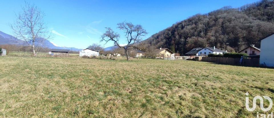 Terrain de 1 338 m² à Aiton (73220)