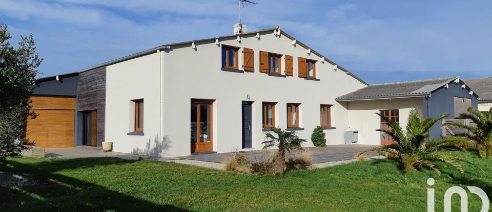 House 6 rooms of 167 m² in Gouville-sur-Mer (50560)