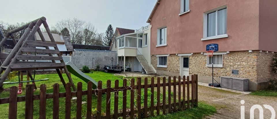 Maison traditionnelle 6 pièces de 210 m² à Orléans (45000)