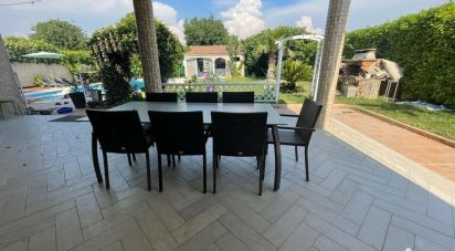 House 9 rooms of 216 m² in Sorgues (84700)