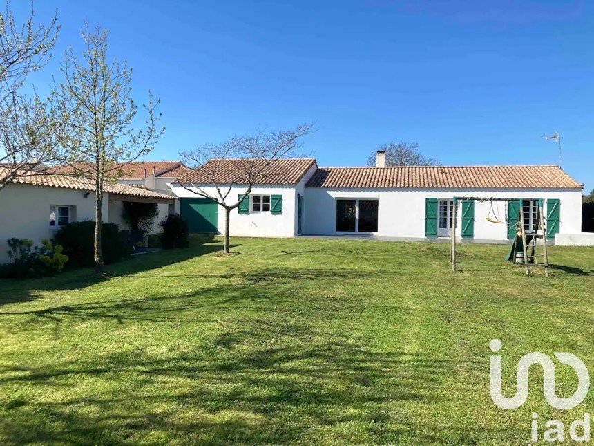 Maison 7 pièces de 150 m² à Saint-Hilaire-la-Forêt (85440)