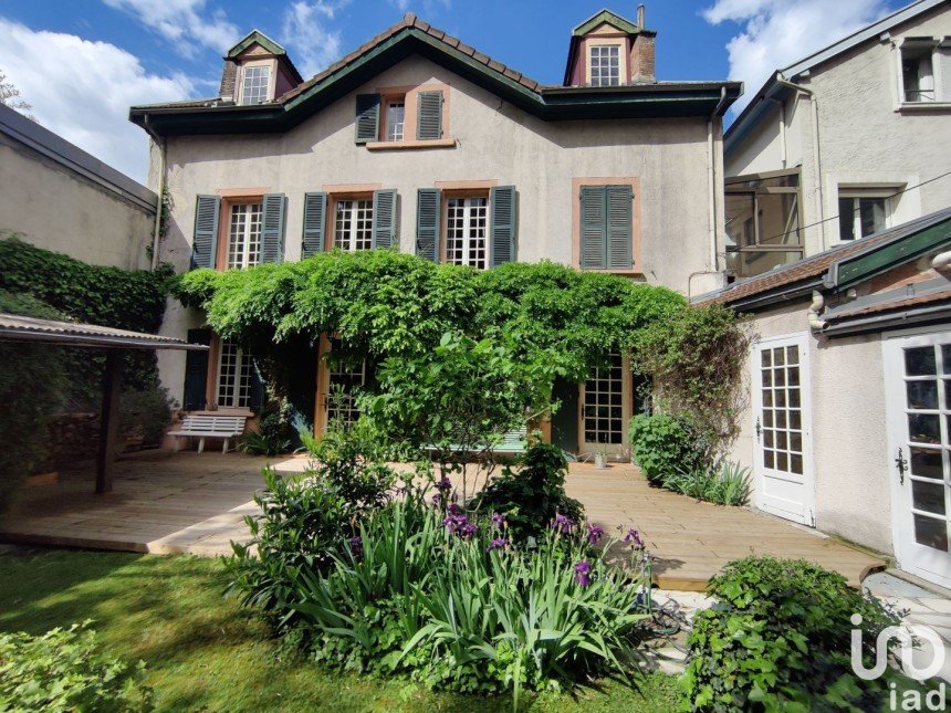 House 7 rooms of 186 m² in Grenoble (38000)