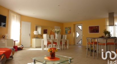 House 6 rooms of 160 m² in Saint-Mathurin (85150)