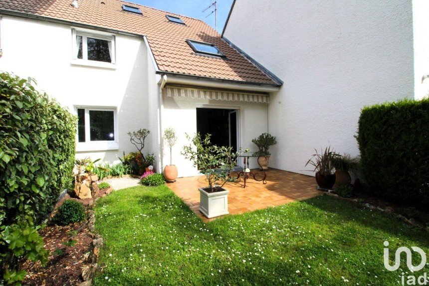 House 6 rooms of 111 m² in Boissy-Saint-Léger (94470)