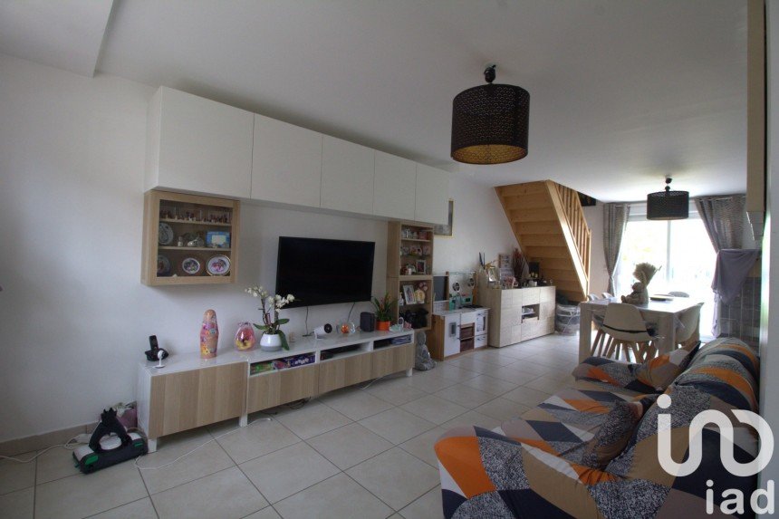 House 4 rooms of 90 m² in AUNEAU (28700)