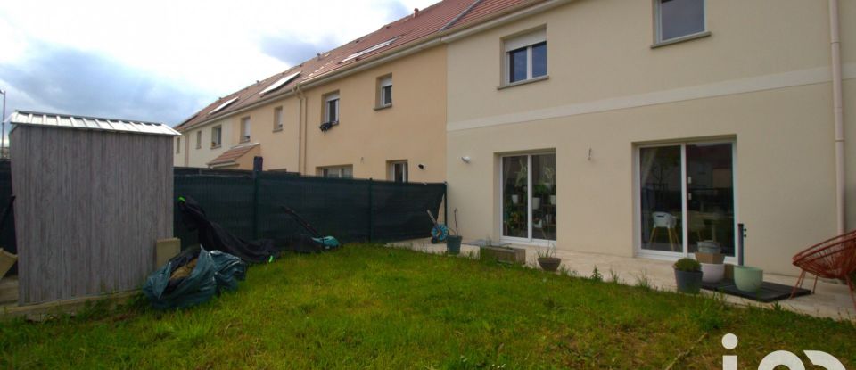 House 4 rooms of 90 m² in AUNEAU (28700)