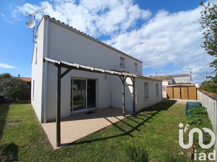 Traditional house 4 rooms of 104 m² in Saint-Georges-d'Oléron (17190)