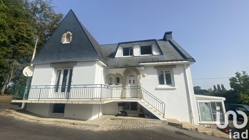 Maison traditionnelle 9 pièces de 172 m² à Languidic (56440)