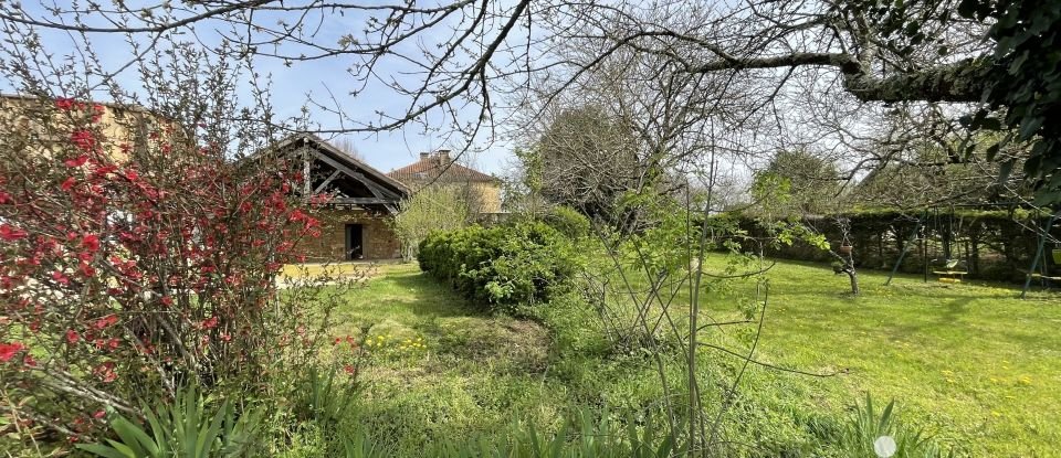 Traditional house 8 rooms of 170 m² in Pays de Belvès (24170)