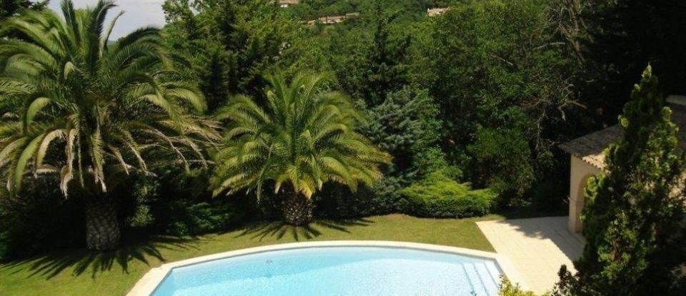 Maison 7 pièces de 230 m² à Fréjus (83600)