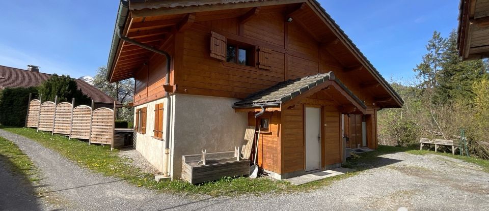 Maison 8 pièces de 113 m² à Arâches-la-Frasse (74300)