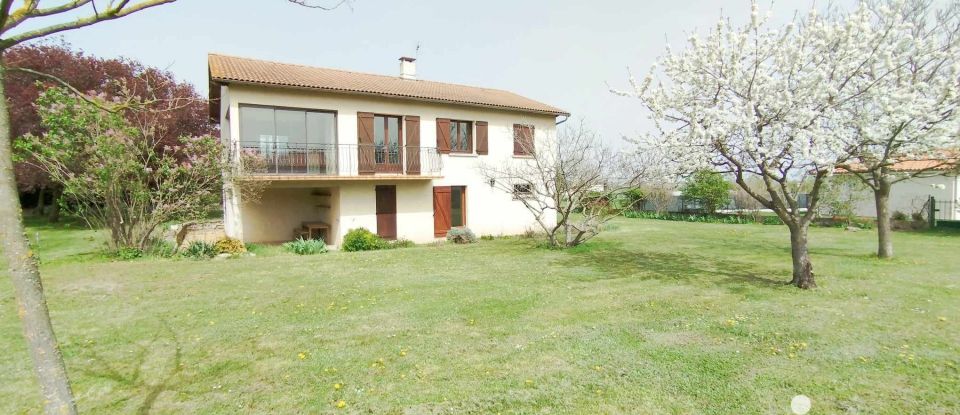 House 5 rooms of 142 m² in Beauregard-Vendon (63460)