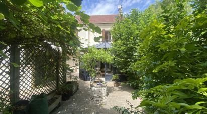 House 7 rooms of 200 m² in Rueil-Malmaison (92500)