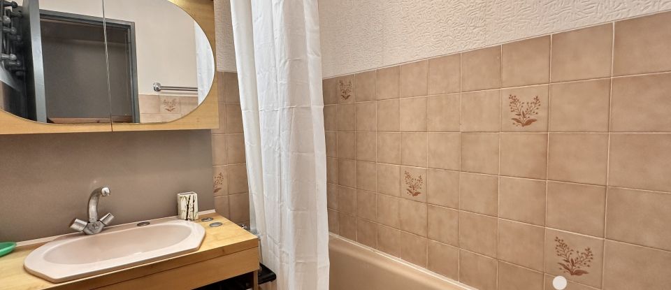 Apartment 1 room of 30 m² in Saint-Mandrier-sur-Mer (83430)