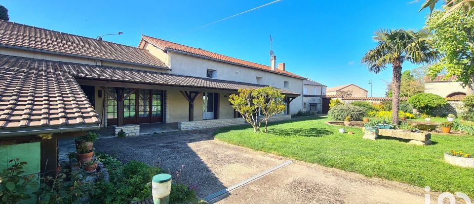 Maison 7 pièces de 170 m² à Massognes (86170)