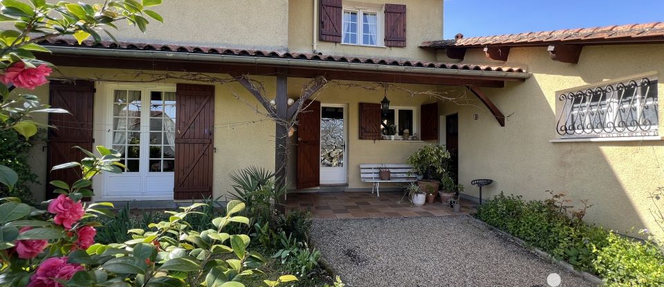 Traditional house 8 rooms of 200 m² in Cadarsac (33750)