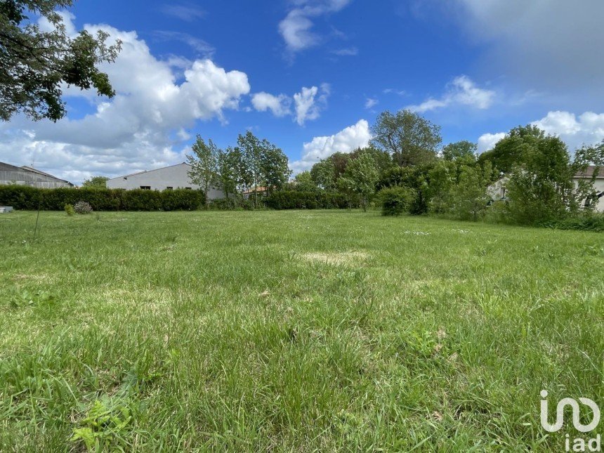 Terrain de 850 m² à Marigny (79360)