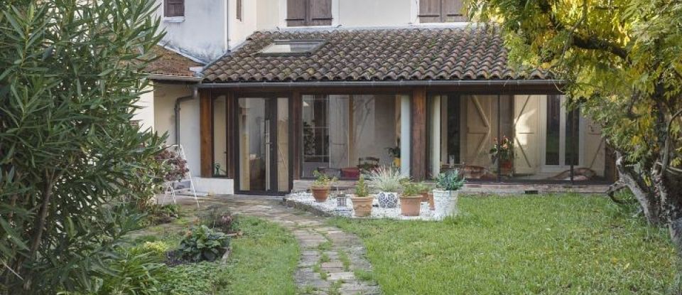 House 8 rooms of 247 m² in Gaillac (81600)
