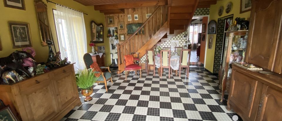 Traditional house 8 rooms of 200 m² in Muron (17430)