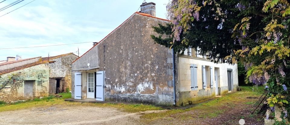 Country house 3 rooms of 106 m² in Nieul-lès-Saintes (17810)