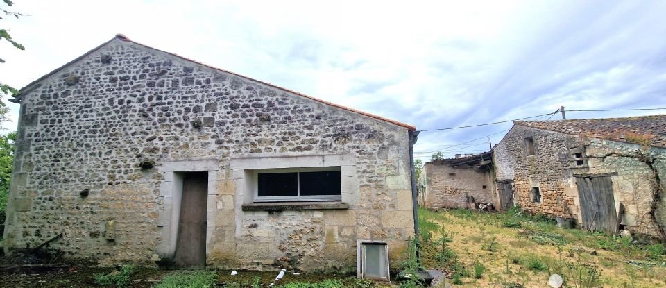 Country house 3 rooms of 106 m² in Nieul-lès-Saintes (17810)