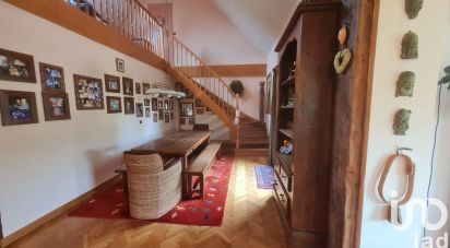 House 8 rooms of 211 m² in Genech (59242)