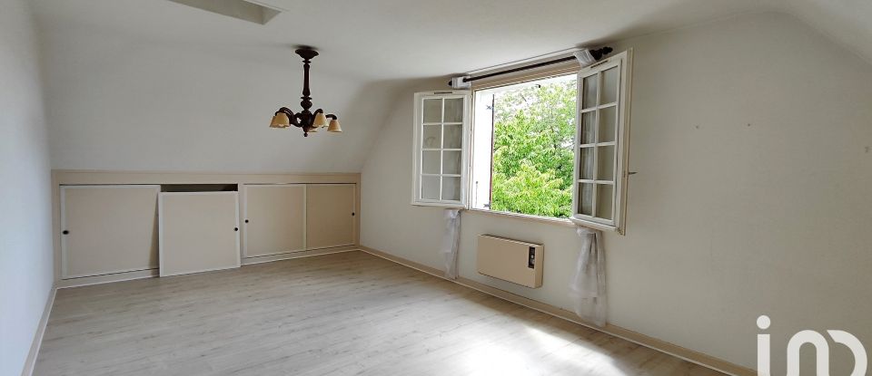Traditional house 6 rooms of 139 m² in Gueugnon (71130)