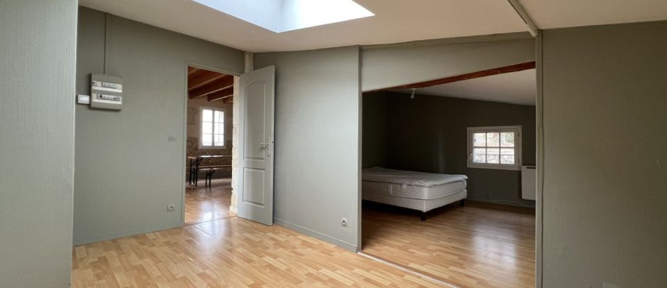 Maison 8 pièces de 265 m² à Galgon (33133)