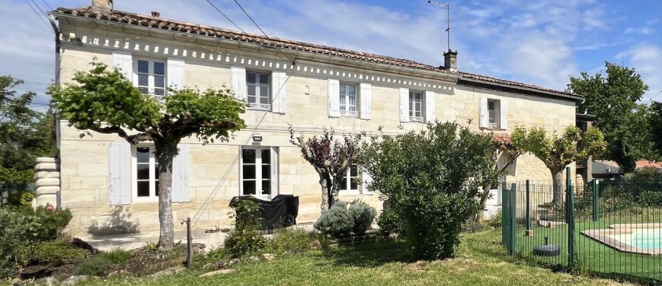 Maison 8 pièces de 265 m² à Galgon (33133)