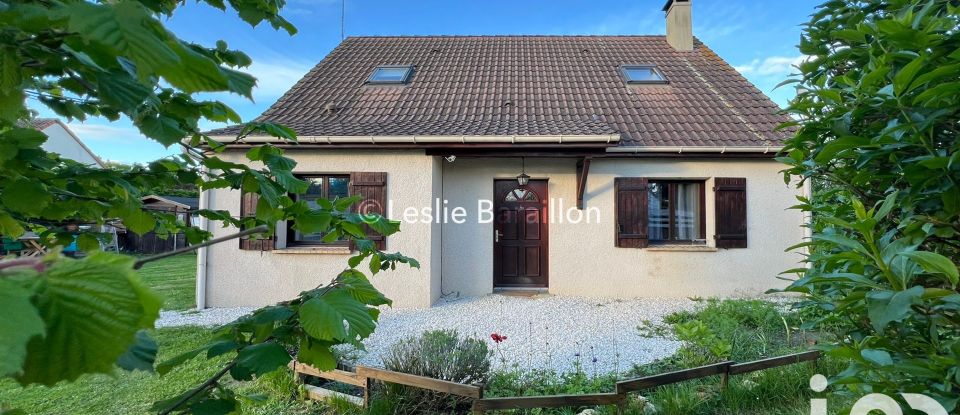 House 4 rooms of 93 m² in Pézarches (77131)