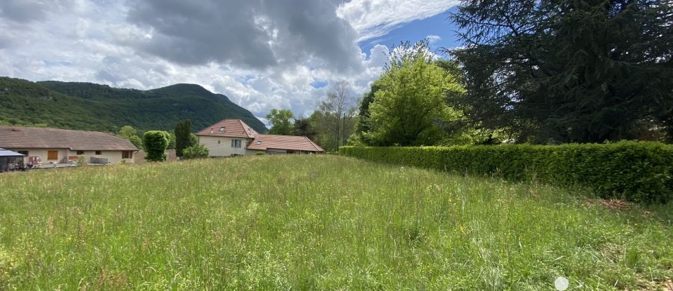 Land of 1,275 m² in Saint-Pierre-de-Curtille (73310)