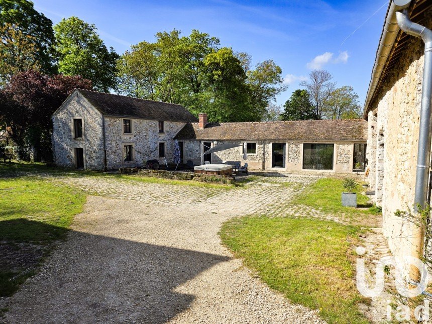 Longère 7 pièces de 211 m² à Boissise-la-Bertrand (77350)