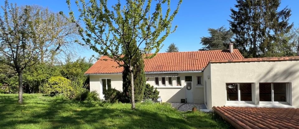 Village house 8 rooms of 163 m² in Vertou (44120)