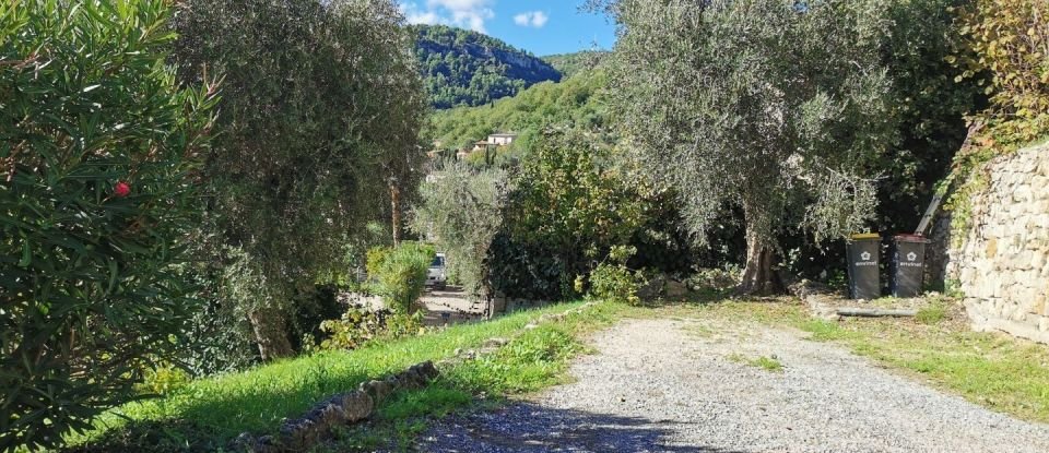 Land of 500 m² in Le Bar-sur-Loup (06620)