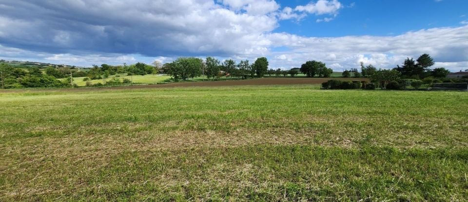 Land of 1,602 m² in Moncrabeau (47600)