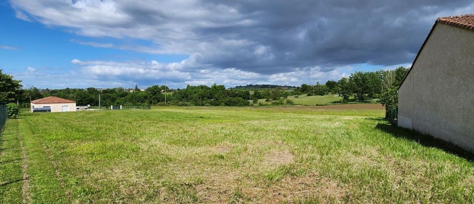 Land of 1,602 m² in Moncrabeau (47600)