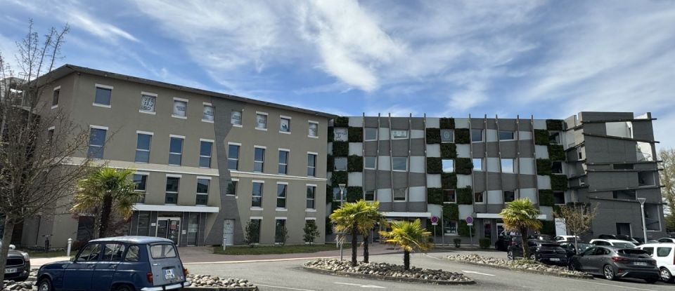 Bureaux de 890 m² à Pau (64000)