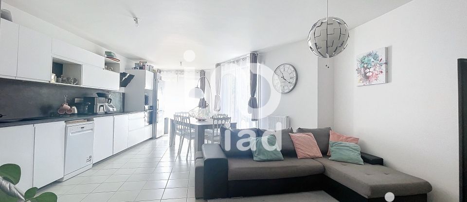 Apartment 4 rooms of 90 m² in Saint-Thibault-des-Vignes (77400)