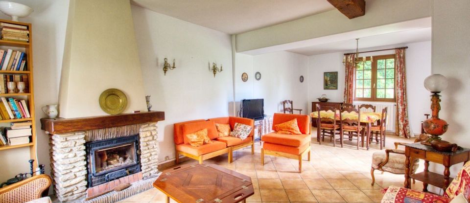 House 8 rooms of 153 m² in Magny-en-Vexin (95420)