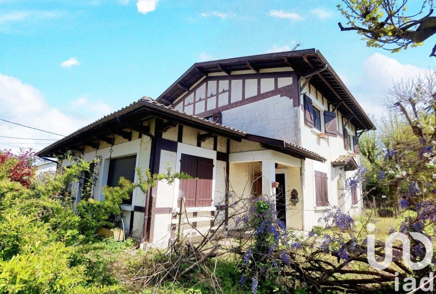 Maison traditionnelle 7 pièces de 225 m² à Belin-Béliet (33830)