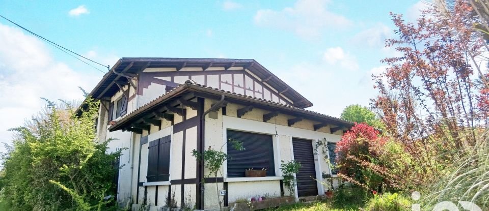 Maison traditionnelle 7 pièces de 225 m² à Belin-Béliet (33830)