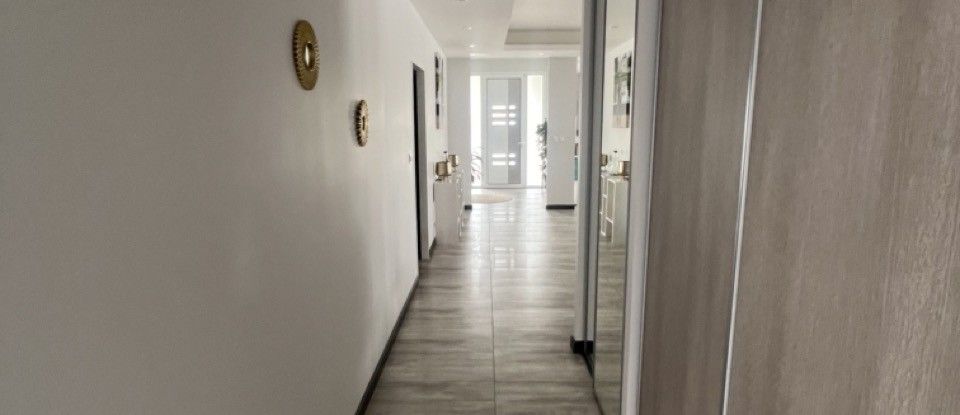 House 5 rooms of 335 m² in Montélimar (26200)