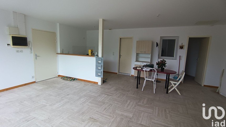 Apartment 3 rooms of 82 m² in Melle (79500)