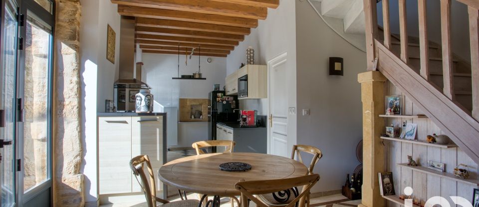 Maison 4 pièces de 66 m² à Saint-Geniès (24590)